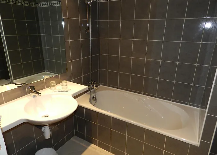 Gloria & Avenue لورد