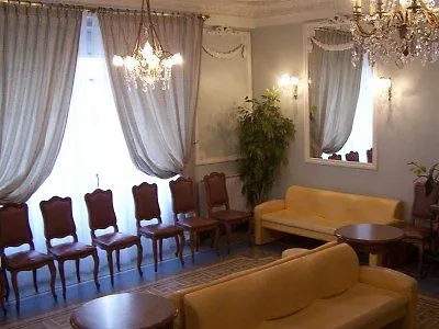 Gloria & Avenue لورد