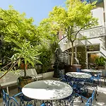 Gloria & Avenue Hotel