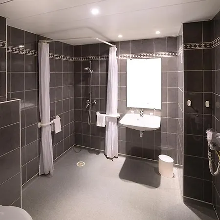 Gloria & Avenue Lurdy