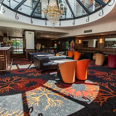 Gloria & Avenue Lurdy