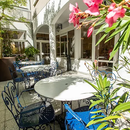 Hotel Gloria & Avenue 3*