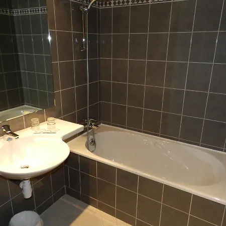 Gloria & Avenue Lurdy