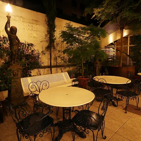 Gloria & Avenue Hotel 3*