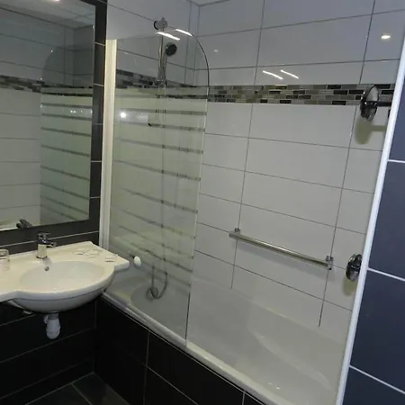 Gloria & Avenue 3* Lurdy