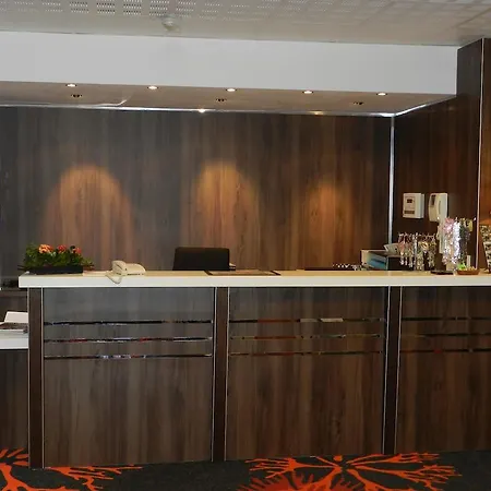 Gloria & Avenue Lurdy